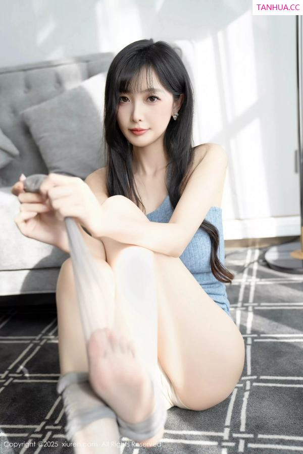   [XiuRen]高清写真图 2025.04.08 No.10124 樱桃小阑子 灰色丝袜第41张图片